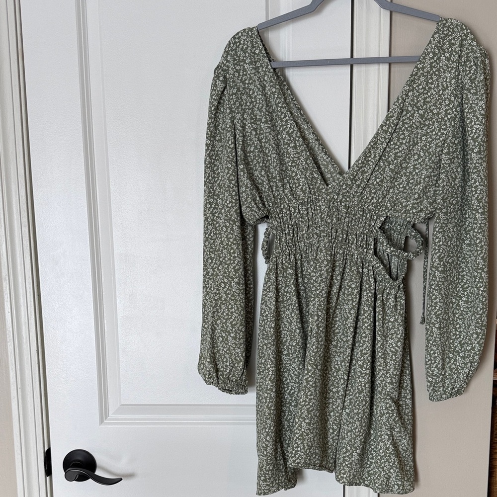 Forever 21 Green Floral Long Sleeve Dress